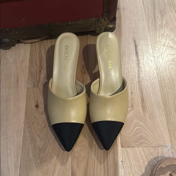 Kaitlyn Pan Genuine Leather Light Tan and Black Mules Two-Tone Design NWT - Picture 1 of 4
